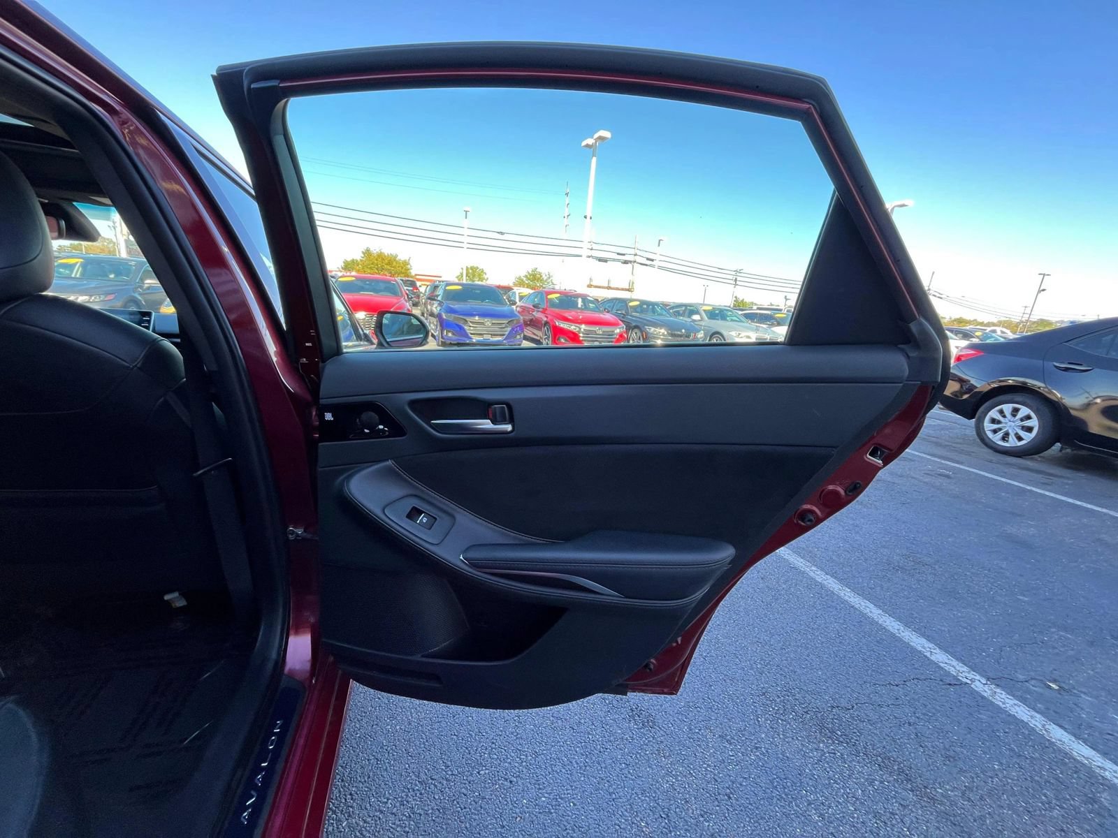Used 2019 Toyota Avalon XSE FWD image 41