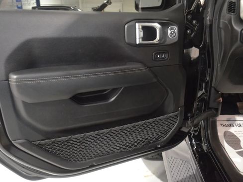 Used 2022 Jeep Gladiator Overland image 16