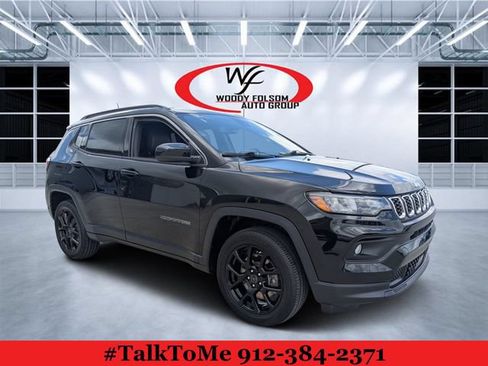 Used 2025 Jeep Compass Latitude w/ Convenience Group AWD/4WD image 1