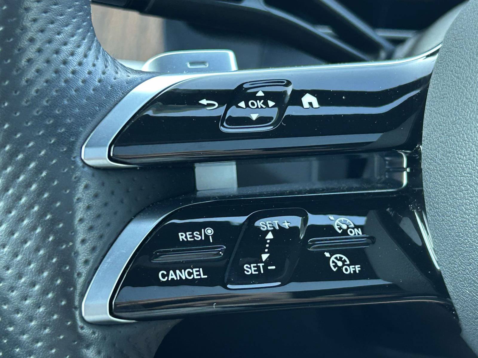 Certified 2025 Mercedes-Benz GLC 300 image 30