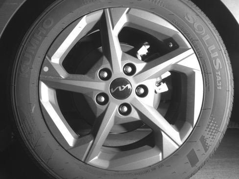 Used 2025 Kia K4 LXS image 14