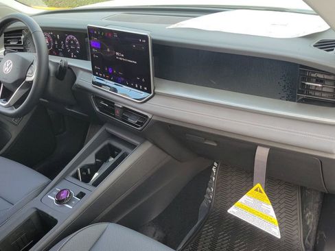 New 2026 Volkswagen Tiguan SE image 29