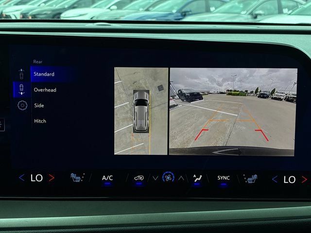 Used 2025 Chevrolet Traverse LT w/ Sun and Wheel Package FWD image 21