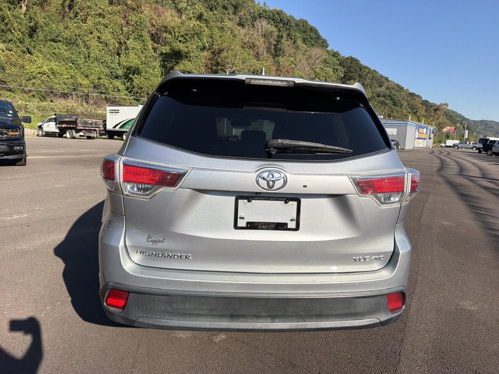 Used 2016 Toyota Highlander XLE AWD/4WD image 5