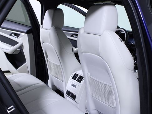 Used 2025 Jaguar F-PACE R-Dynamic S image 12