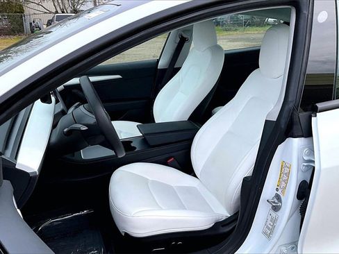 Used 2023 Tesla Model 3 Standard Range image 9