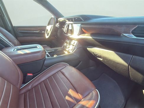 Used 2024 GMC Yukon XL Denali Ultimate image 18