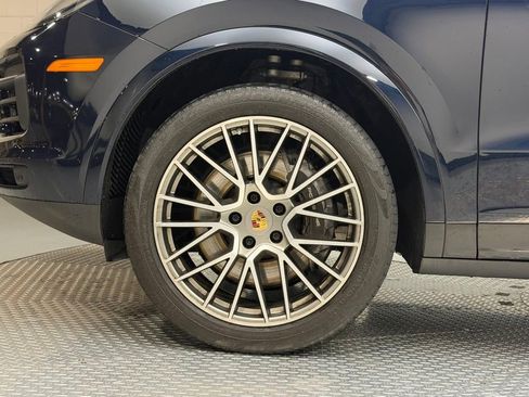Used 2023 Porsche Cayenne Platinum Edition AWD/4WD image 5