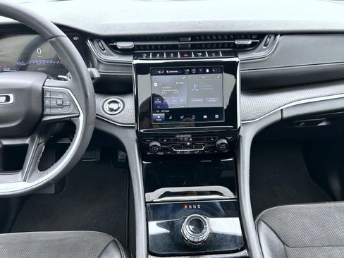 Used 2024 Jeep Grand Cherokee L Altitude AWD/4WD image 13