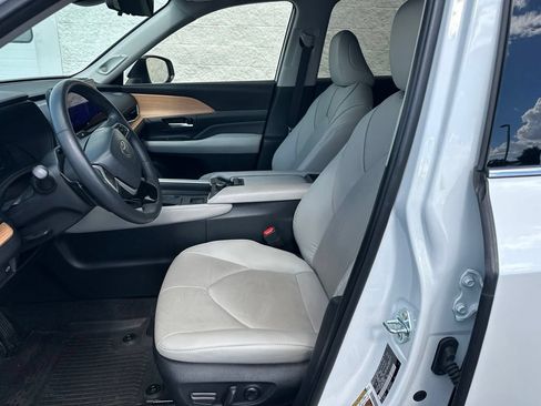 Used 2024 Toyota Grand Highlander AWD image 13