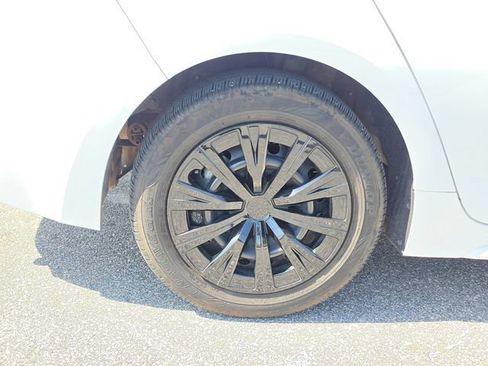 Used 2024 Toyota Corolla LE FWD image 5