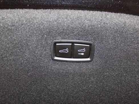 Certified 2025 Porsche Taycan image 58