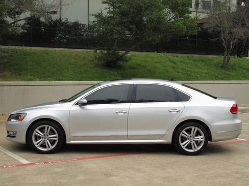 Used 2013 Volkswagen Passat TDI SEL Premium FWD image 2
