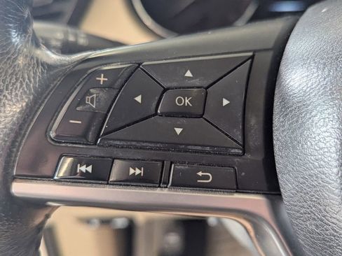 Used 2017 Nissan Rogue SV image 26