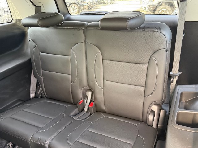 Certified 2021 GMC Acadia SLT FWD image 12