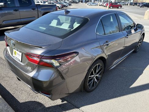 Used 2023 Toyota Camry SE FWD image 5