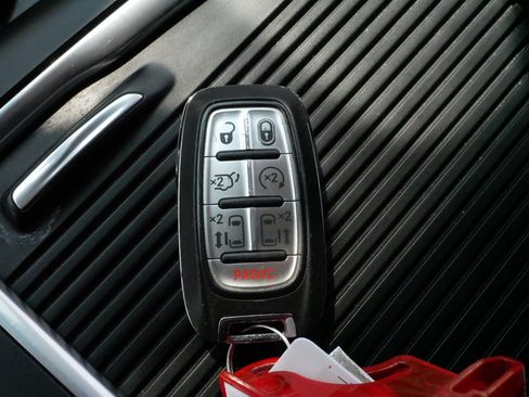 Used 2023 Chrysler Pacifica Touring-L FWD image 30