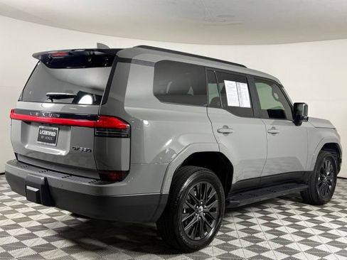 Used 2025 Lexus GX 550 w/ Accessory Package (2T) AWD/4WD image 9