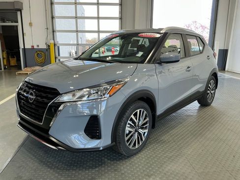 Used 2024 Nissan Kicks SV image 2