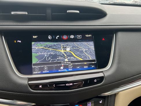 Used 2017 Cadillac XT5 Luxury w/ Driver Awareness Package image 12