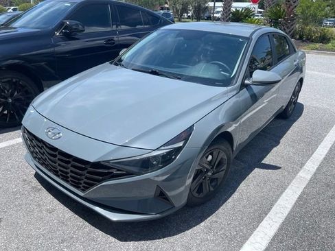 Used 2022 Hyundai Elantra SEL FWD image 1
