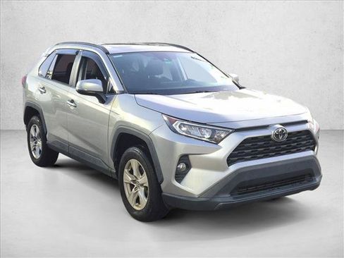 Used 2021 Toyota RAV4 XLE w/ Convenience Package FWD image 3