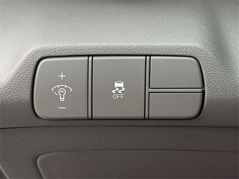 Used 2024 Hyundai Elantra SEL image 21