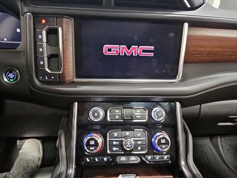 Used 2023 GMC Yukon XL Denali Ultimate w/ LPO, Floor Liner Package AWD/4WD image 15