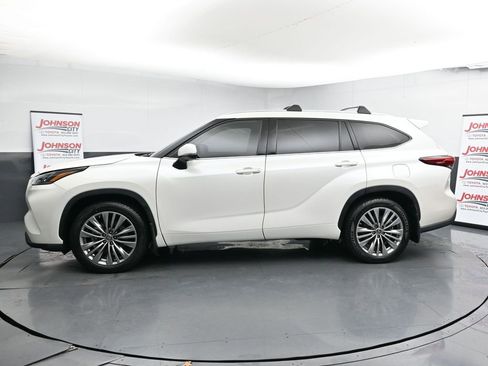 Used 2021 Toyota Highlander Platinum image 5
