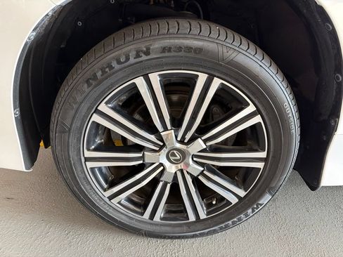 Used 2019 Lexus LX 570 4WD w/ Luxury Package image 6