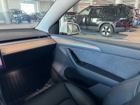 Used 2023 Tesla Model Y Long Range AWD/4WD image 30