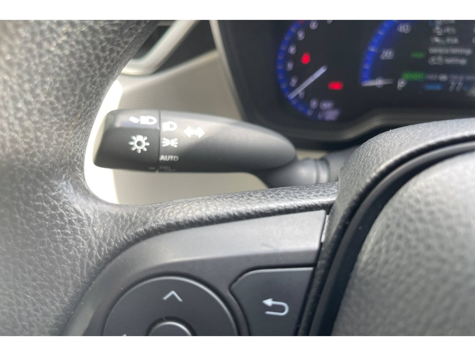 Used 2022 Toyota Corolla LE w/ Carpet Mat Package (TMS) FWD image 33