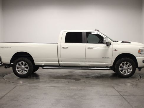 Used 2024 RAM 3500 Laramie w/ Sport Appearance Package AWD/4WD image 9