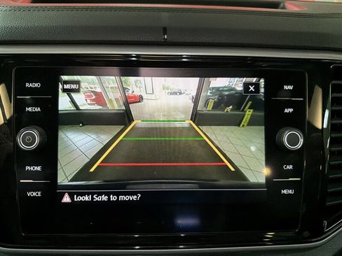 Used 2020 Volkswagen Atlas Cross Sport SEL R-Line image 17