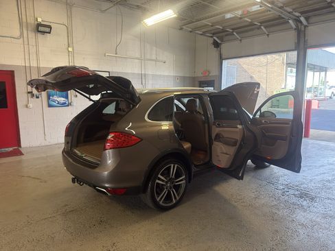 Used 2012 Porsche Cayenne S AWD/4WD image 14