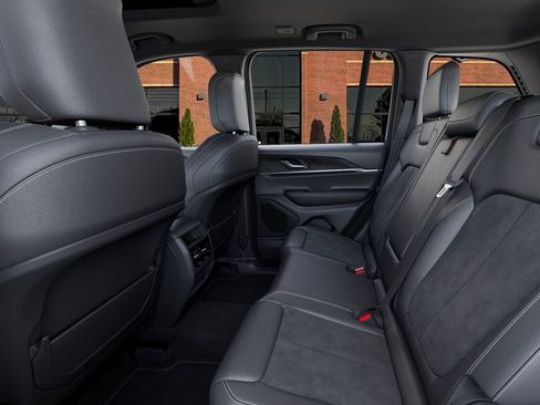 New 2026 Jeep Grand Cherokee Altitude image 23