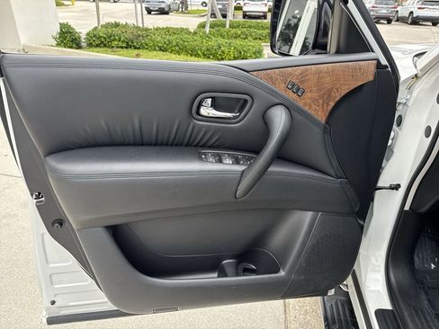 Used 2024 Nissan Armada SL w/ Captain's Chairs Package AWD/4WD image 39