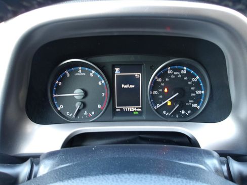 Used 2018 Toyota RAV4 XLE AWD/4WD image 18
