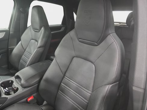 Used 2024 Porsche Cayenne AWD/4WD image 24