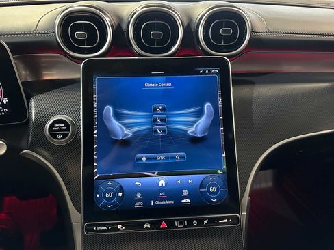 Used 2024 Mercedes-Benz GLC 300 4MATIC image 25