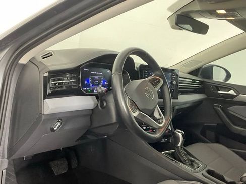 Used 2025 Volkswagen Jetta SE FWD image 12