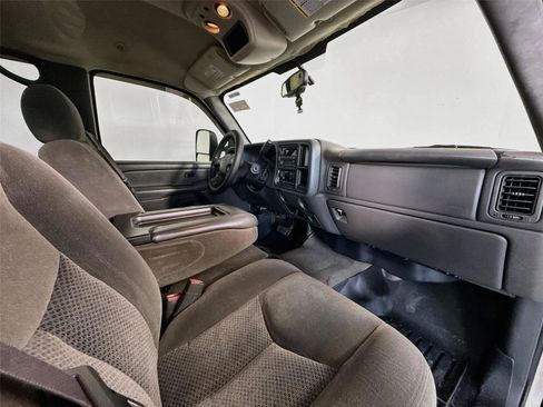 Used 2007 Chevrolet Silverado 2500 LT w/ Heavy-Duty Power Package AWD/4WD image 13
