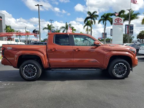 Used 2025 Toyota Tacoma TRD Sport image 13