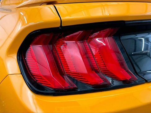 Used 2019 Ford Mustang GT Premium w/ Equipment Group 401A RWD image 28