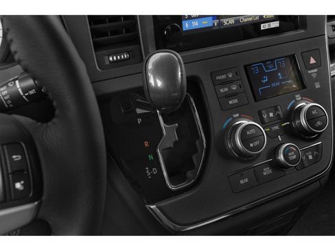Used 2015 Toyota Sienna SE Premium w/ Four Season Floor Mat Package FWD image 11