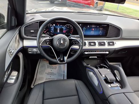 Used 2025 Mercedes-Benz GLS 450 4MATIC image 4