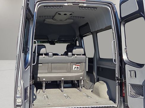 Used 2018 Mercedes-Benz Sprinter 2500 image 8