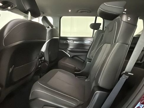 Used 2022 Jeep Grand Cherokee L Laredo w/ Luxury Tech Group I AWD/4WD image 25