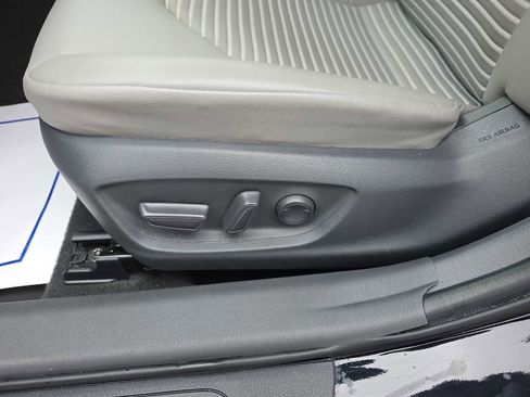 Used 2021 Toyota Camry SE image 16