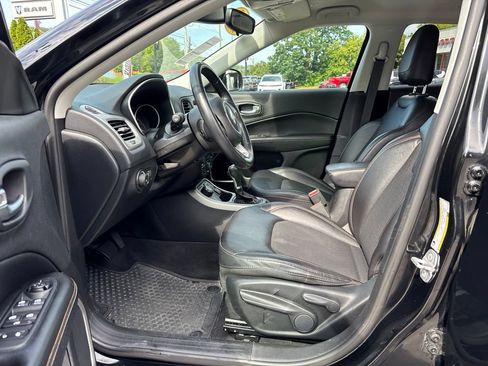 Used 2019 Jeep Compass Latitude w/ Cold Weather Group AWD/4WD image 14